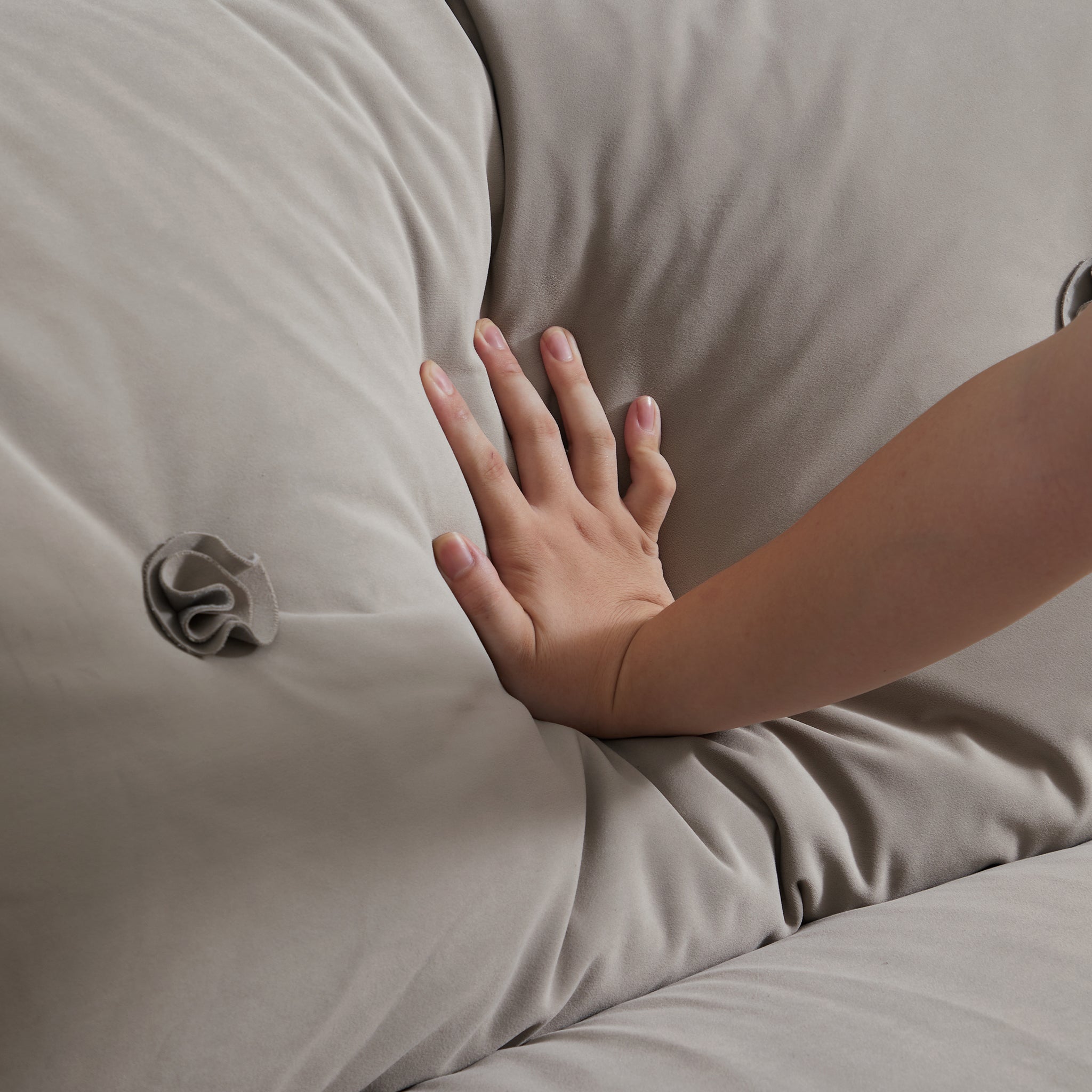 Canapé capitonné jaune beurre