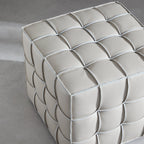 Pouf cube capitonné en cuir Monarch