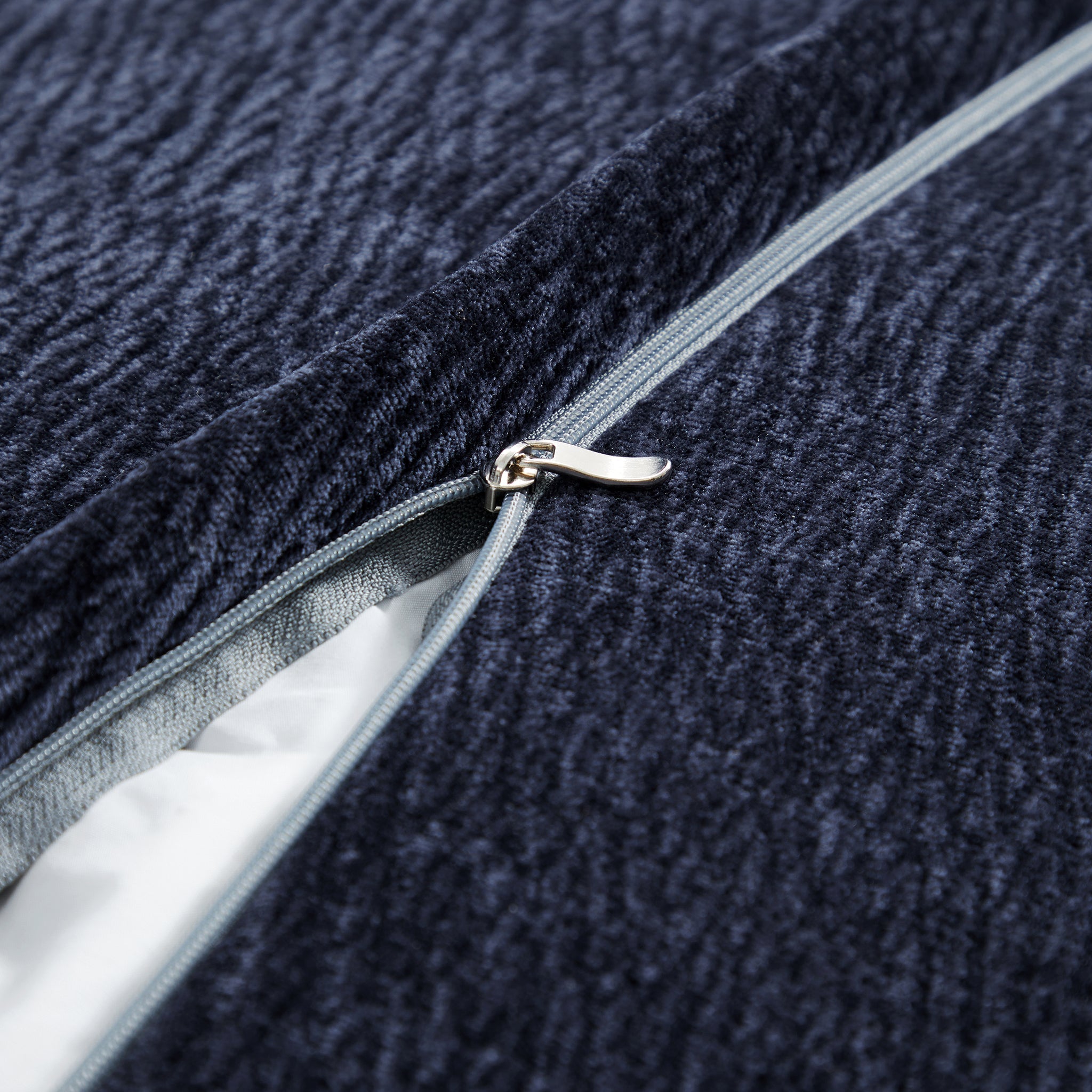 Le canapé et le pouf bleu marine Empress