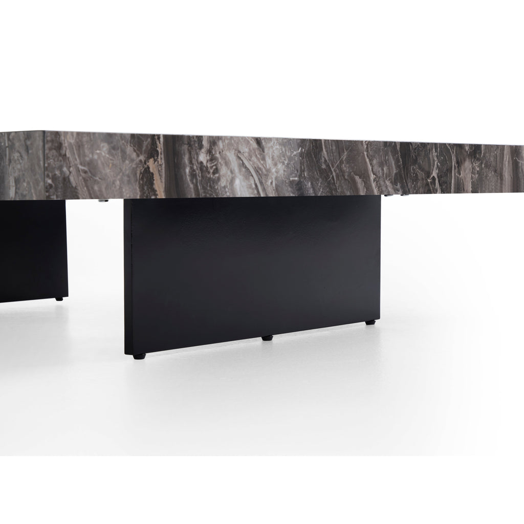 Table basse carrée veinée foncée