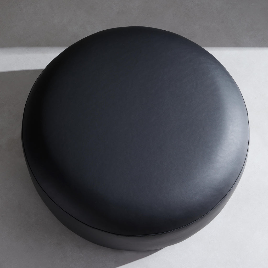 Pouf rond en cuir noir Monolith