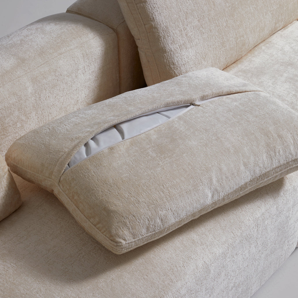 Le canapé et le pouf beiges Empress