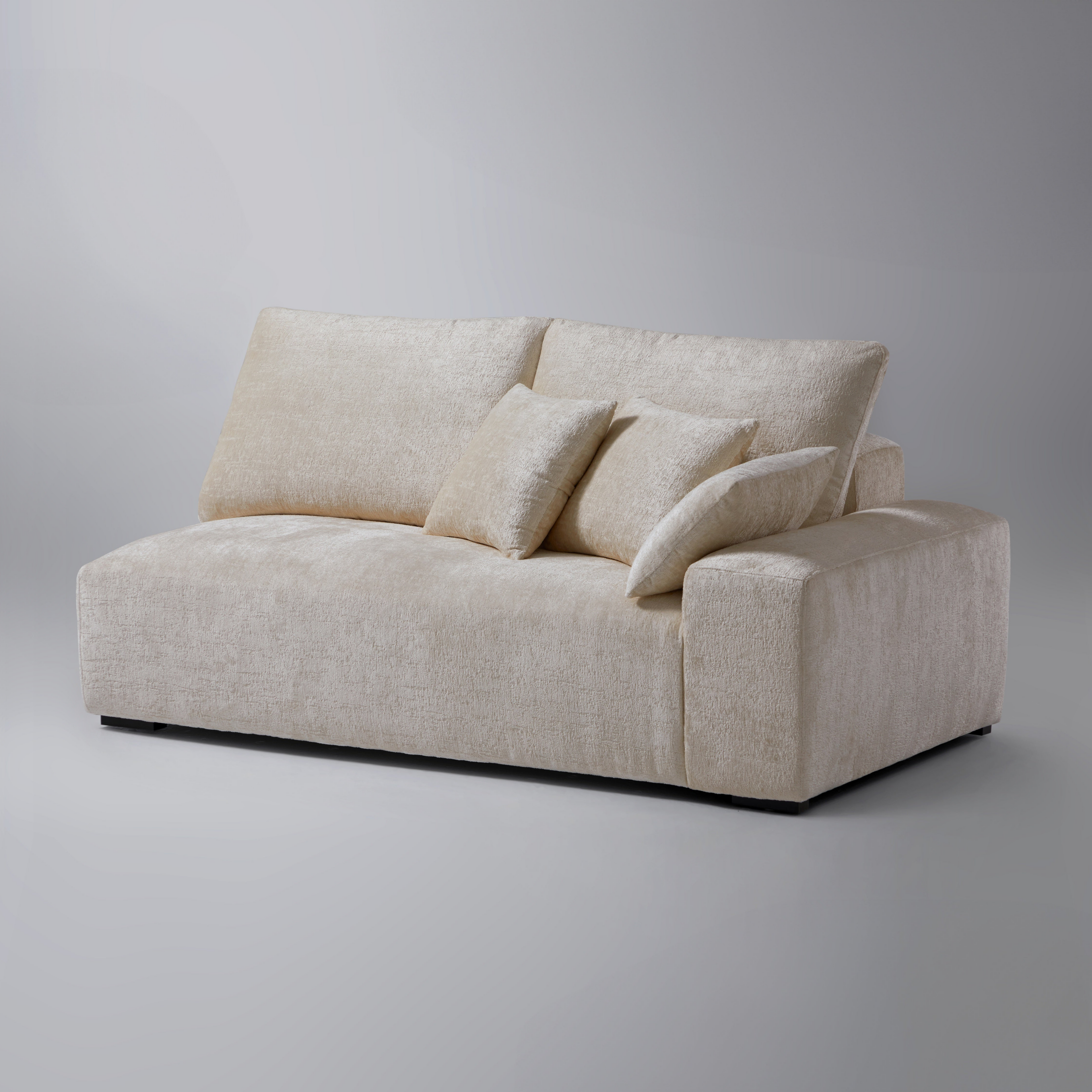 Le canapé et le pouf gris Empress