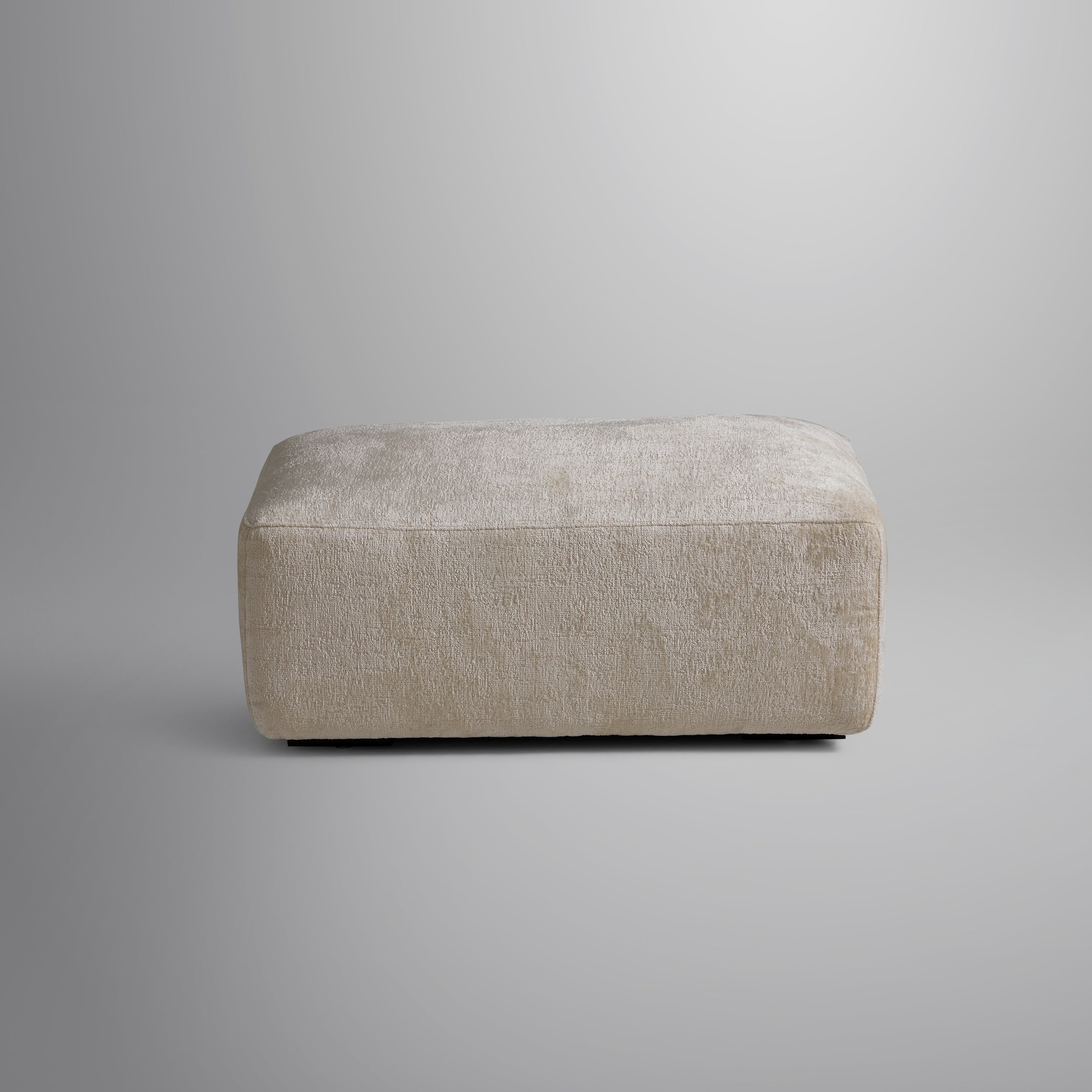 Le canapé et le pouf beiges Empress