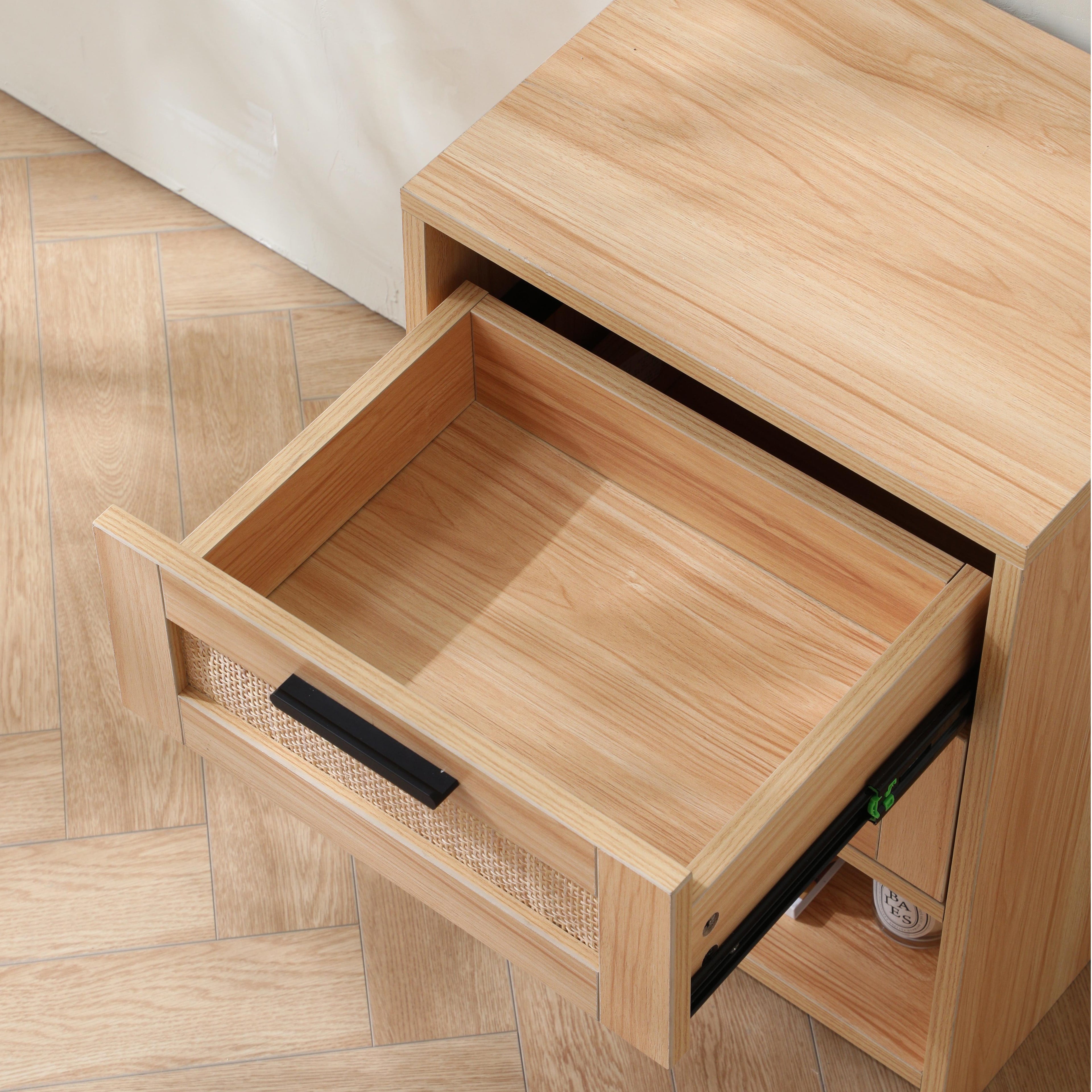 Table de chevet en bois de saule