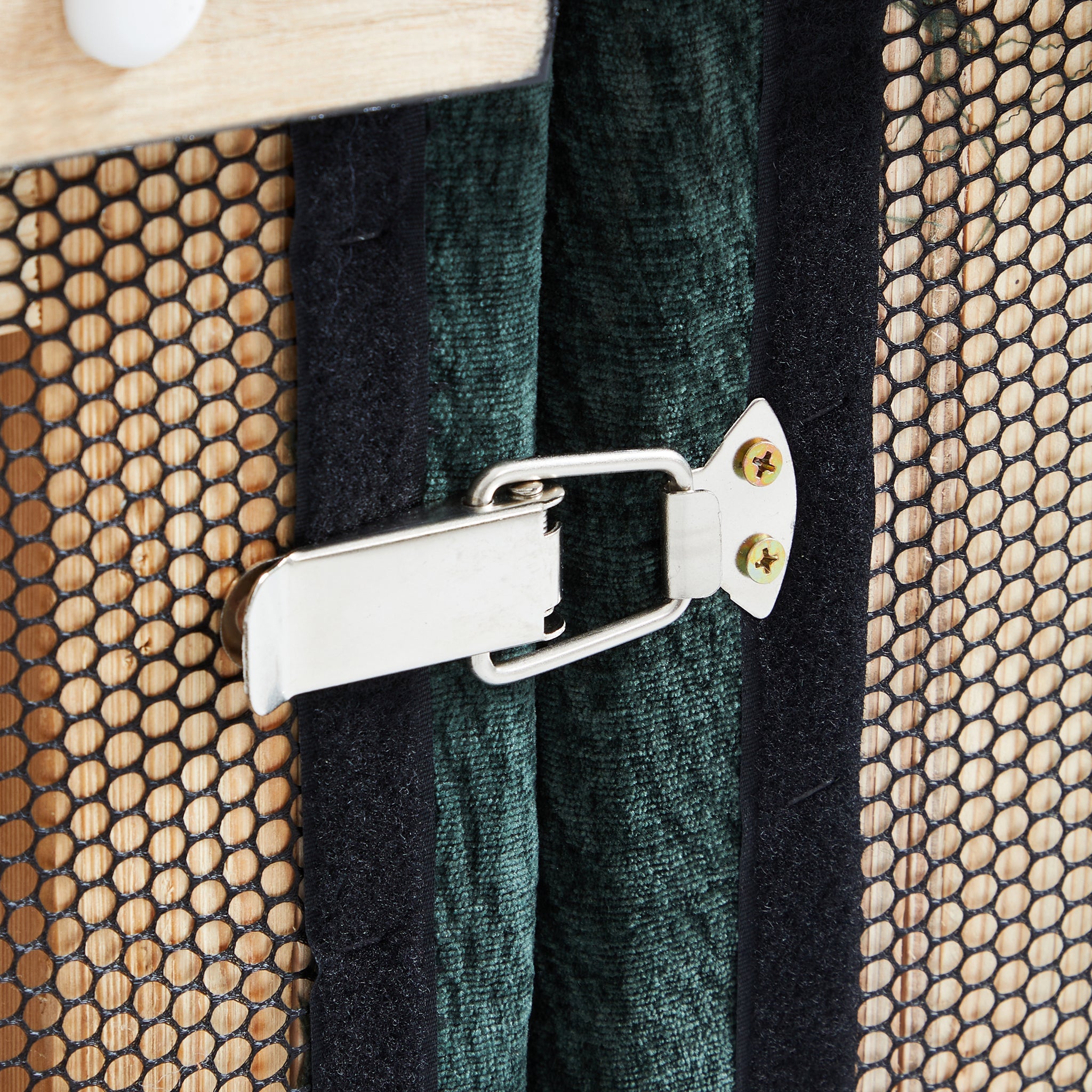 Le canapé et le pouf Empress Green