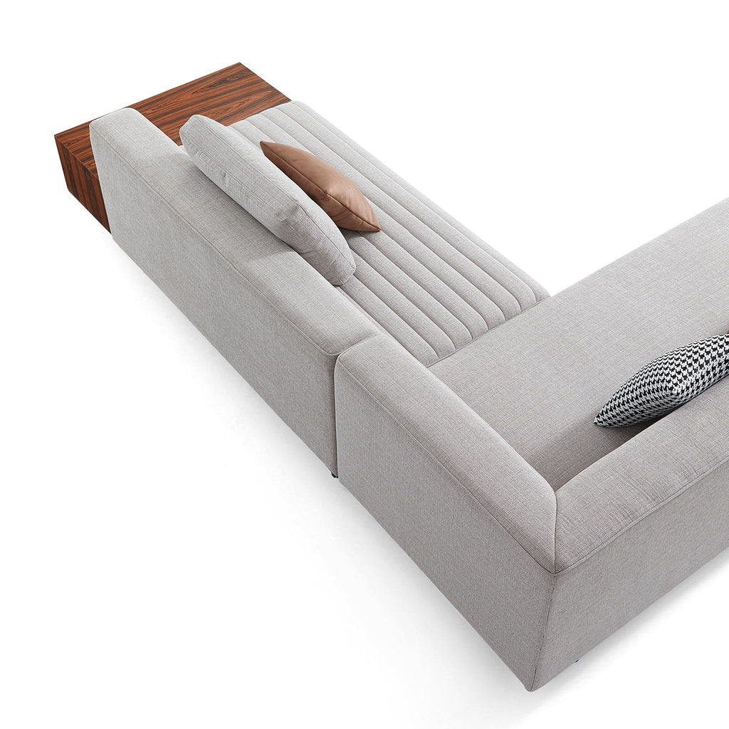 Canapé sectionnel capitonné Brandy Channel avec table basse