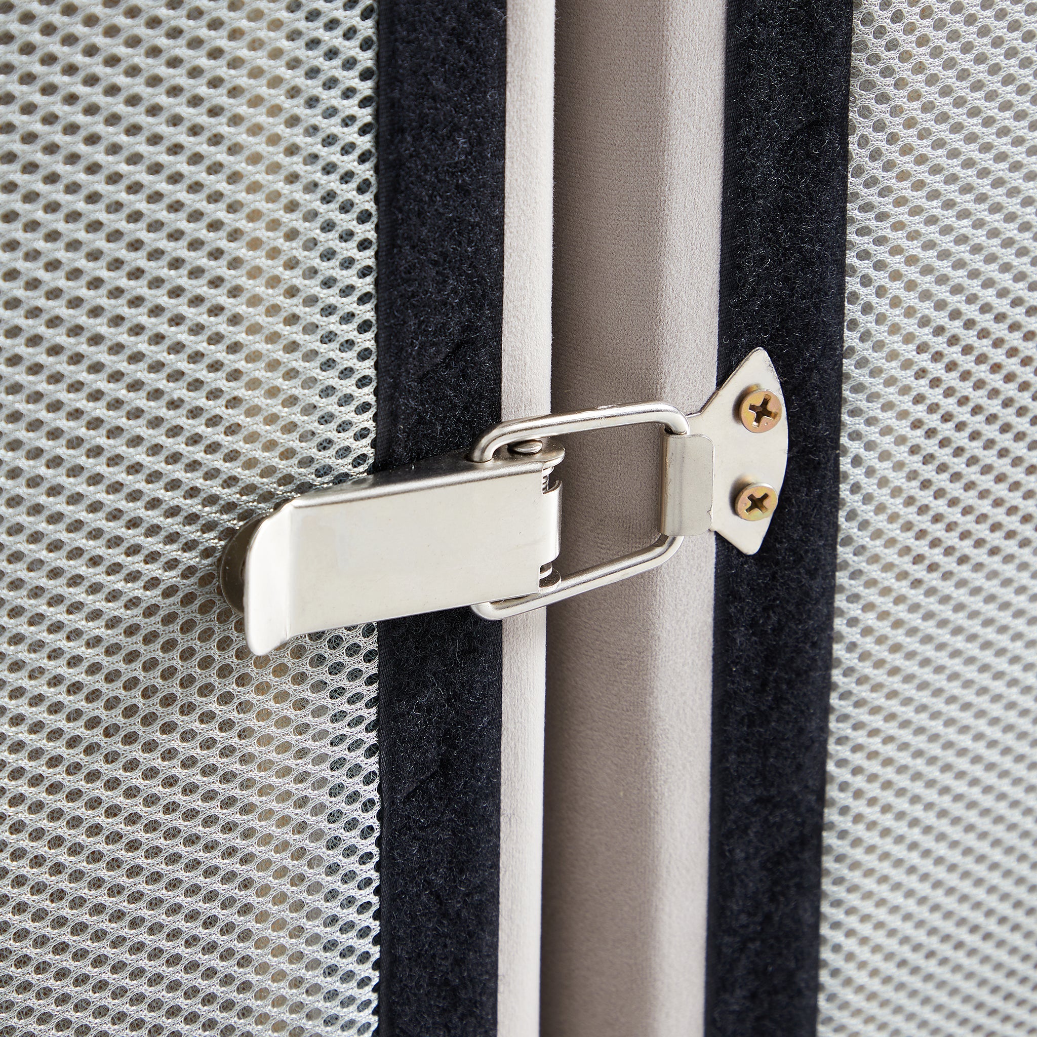 Canapé capitonné jaune beurre