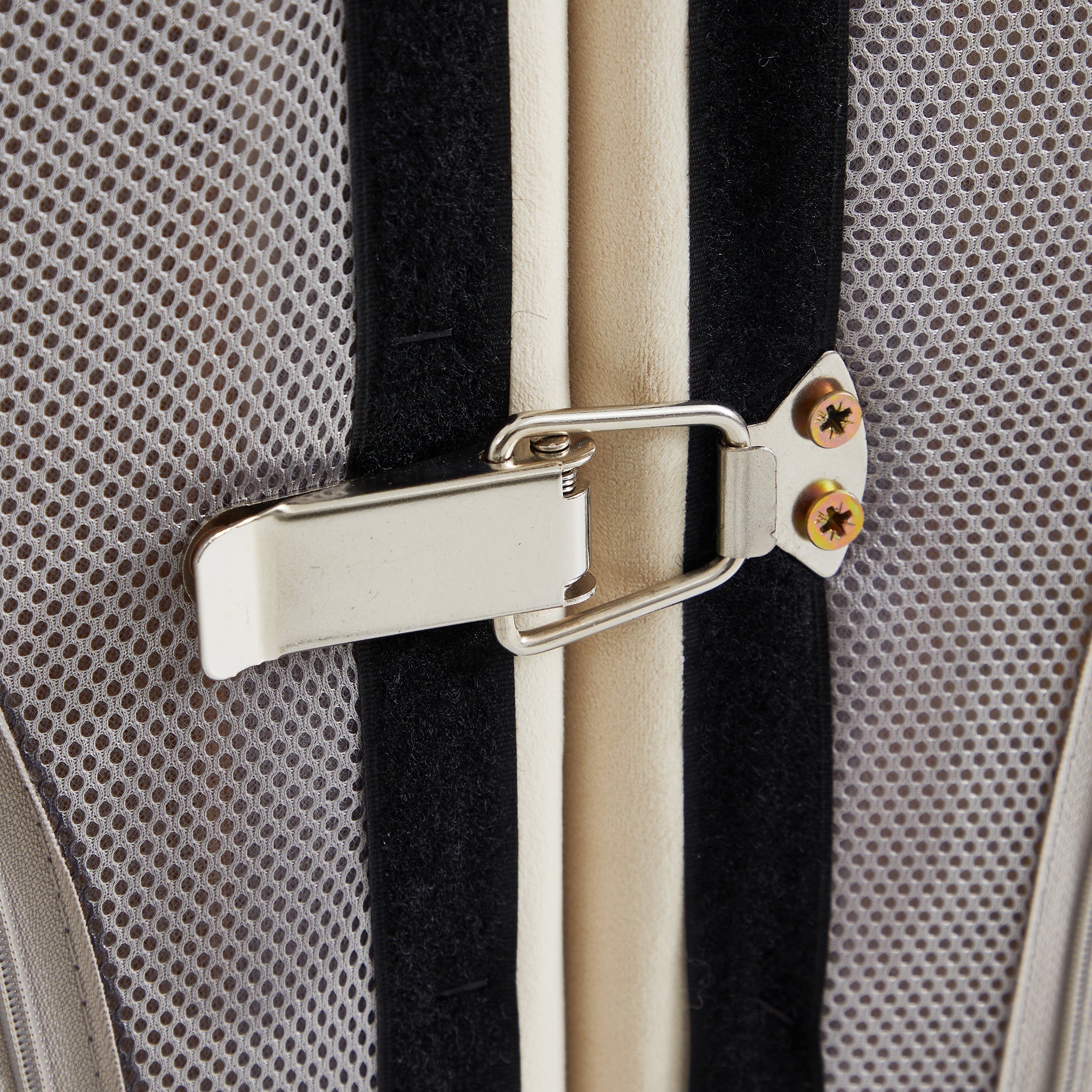 Canapé capitonné jaune beurre