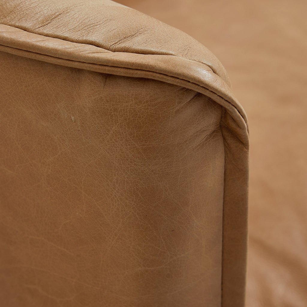 Canapé à dossier droit en cuir véritable couleur cognac