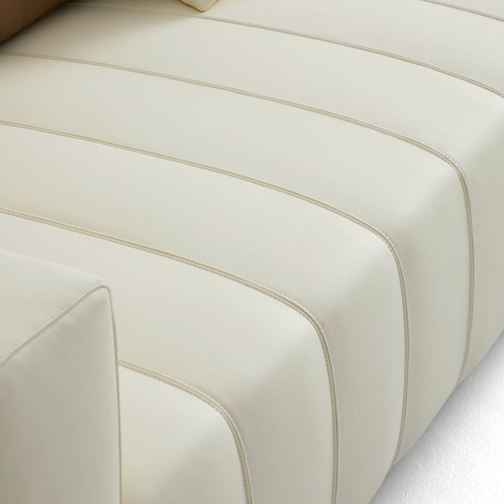 Canapé en cuir beige piano avec table basse