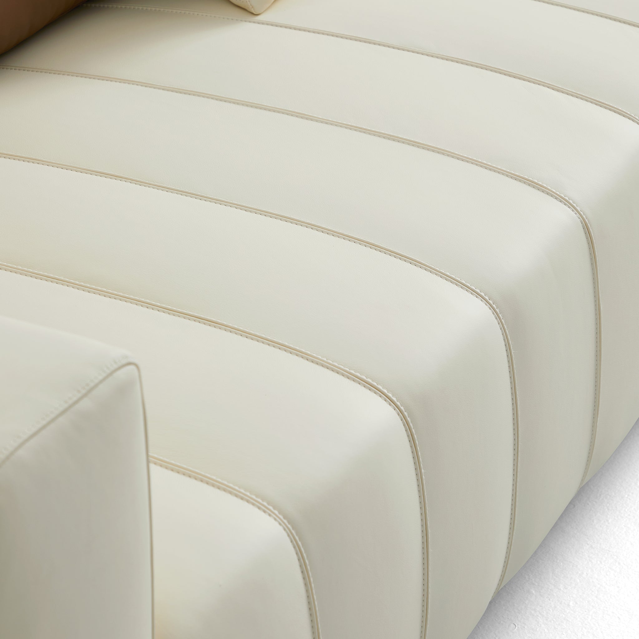 Canapé en cuir beige piano