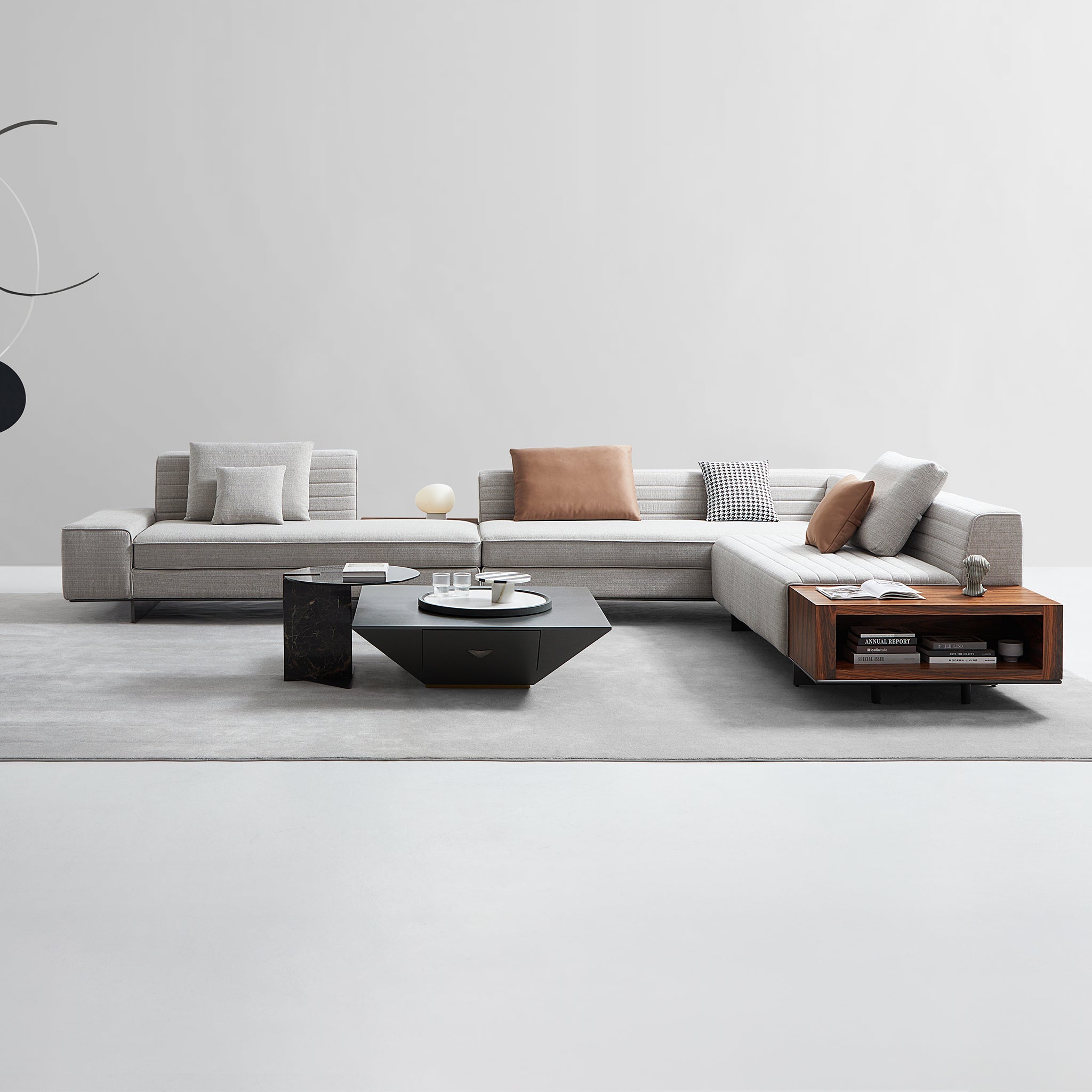 Canapé sectionnel capitonné Brandy Channel avec table basse