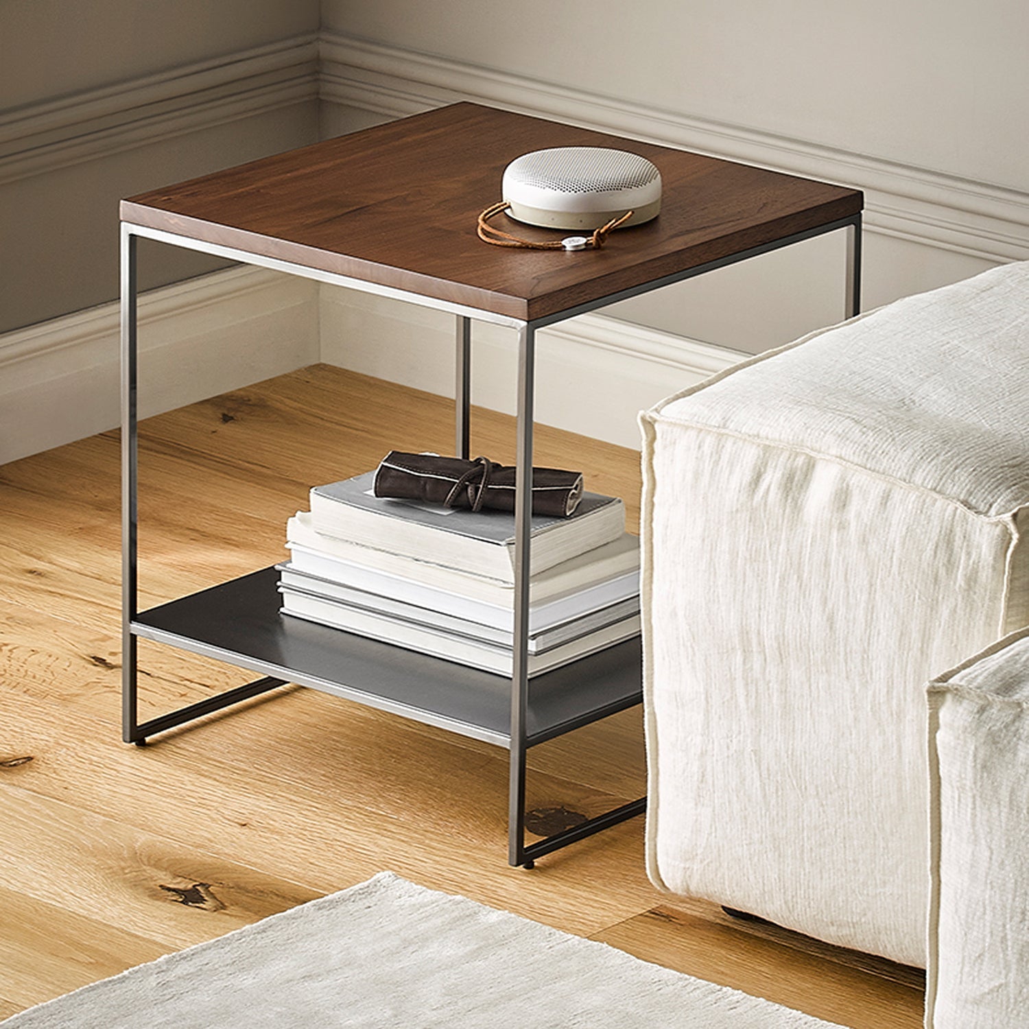 Table d'appoint de rangement en noyer Blacksteel