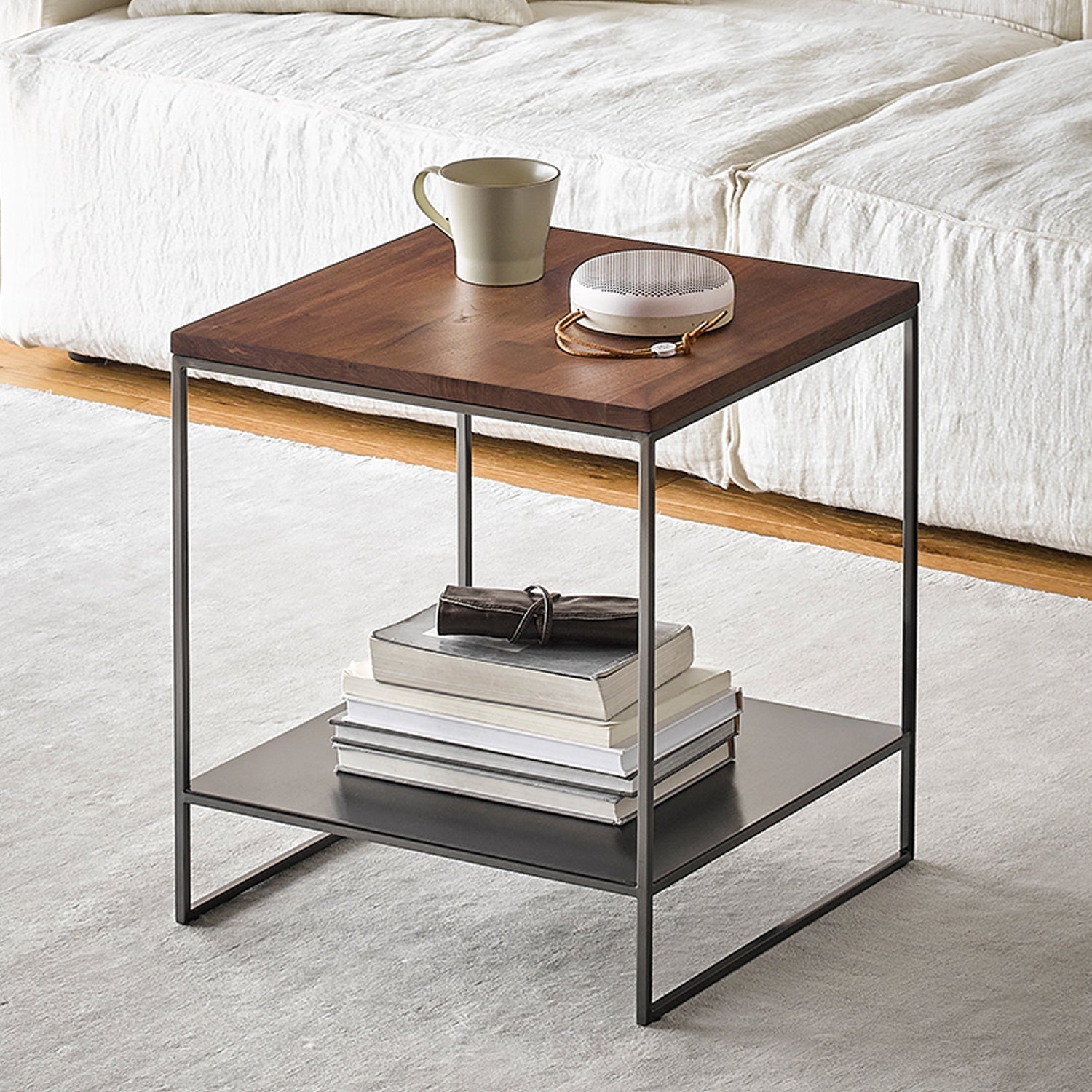 Table d'appoint de rangement en noyer Blacksteel