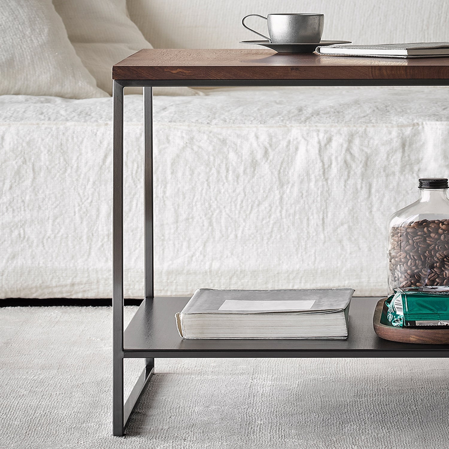 Table d'appoint de rangement en noyer Blacksteel