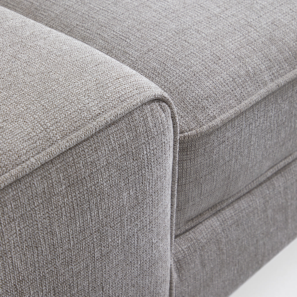 Canapé sectionnel capitonné Brandy Channel avec table basse