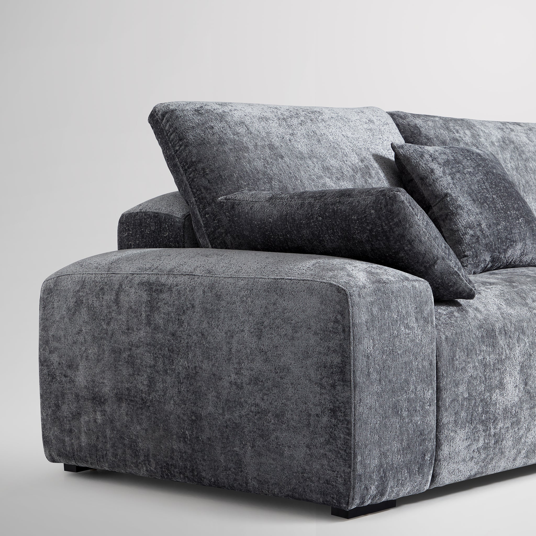 Le canapé et le pouf beiges Empress