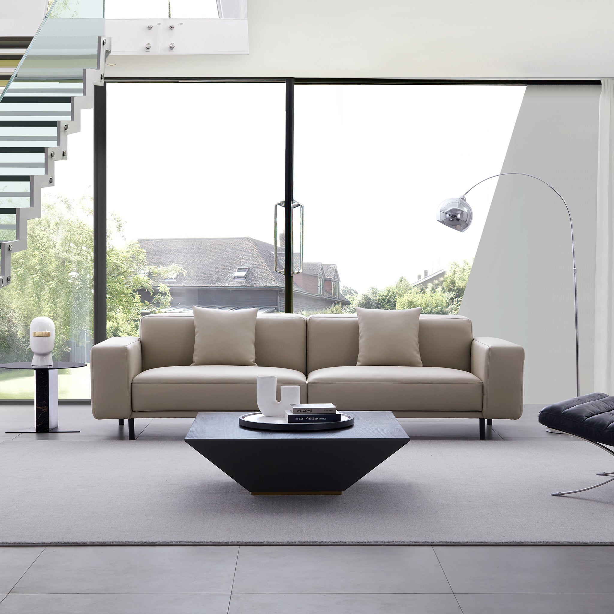 Canapé en cuir beige noble