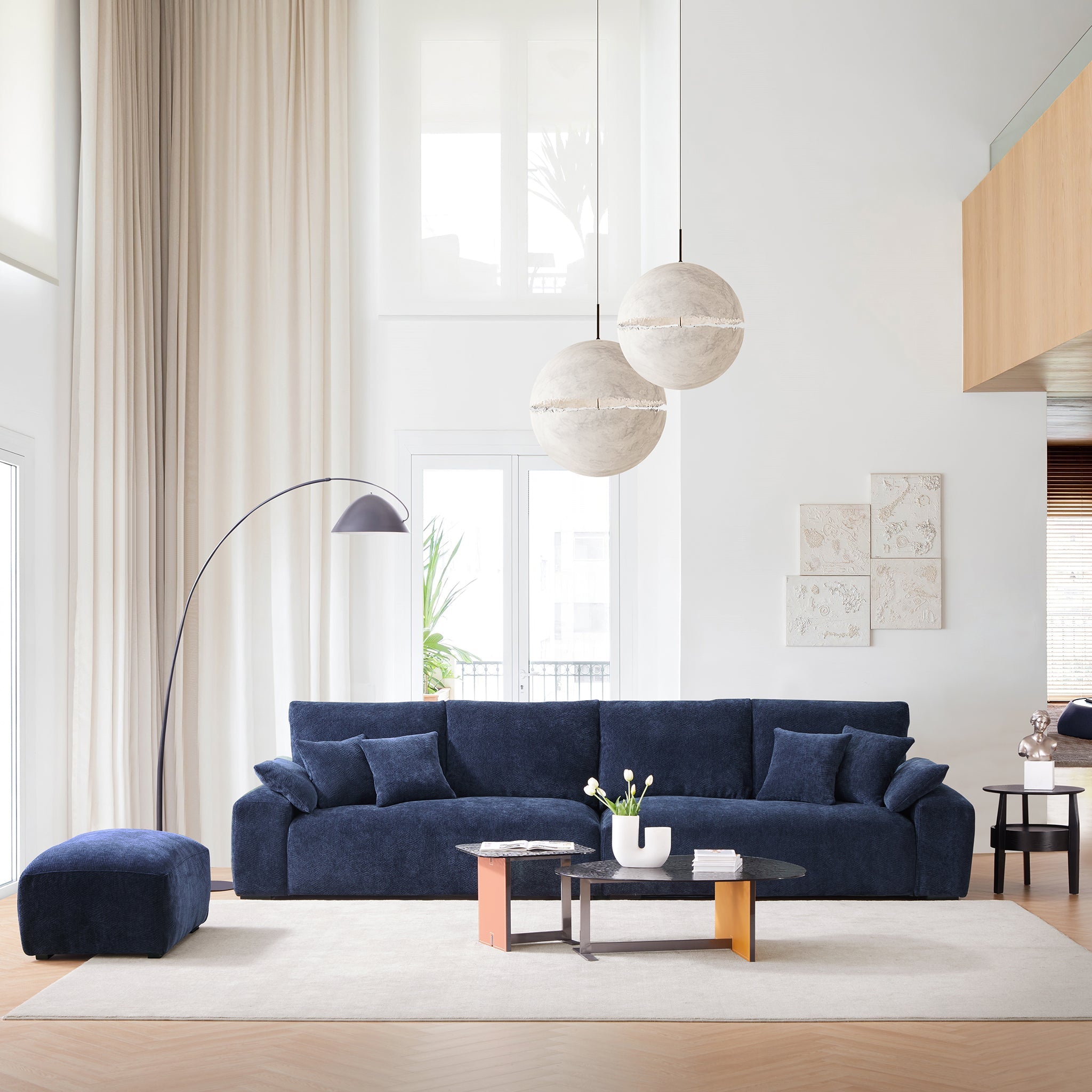 Le canapé et le pouf bleu marine Empress