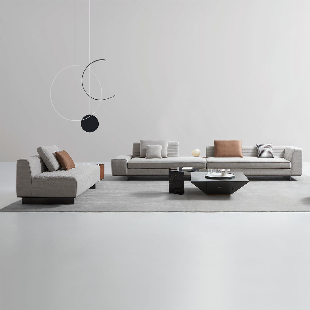 Canapé sectionnel capitonné Brandy Channel avec table basse