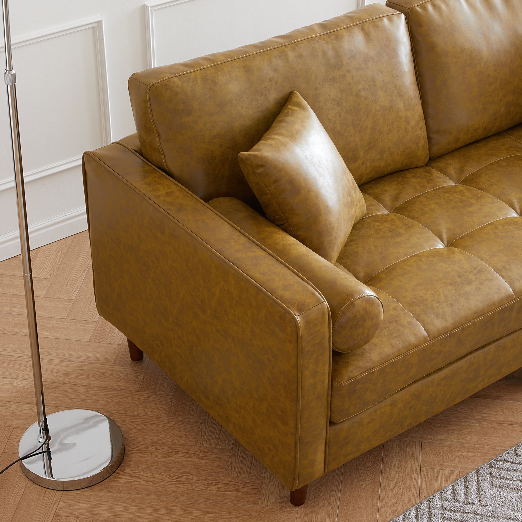 Causeuse en cuir beige rétro de style milieu de siècle