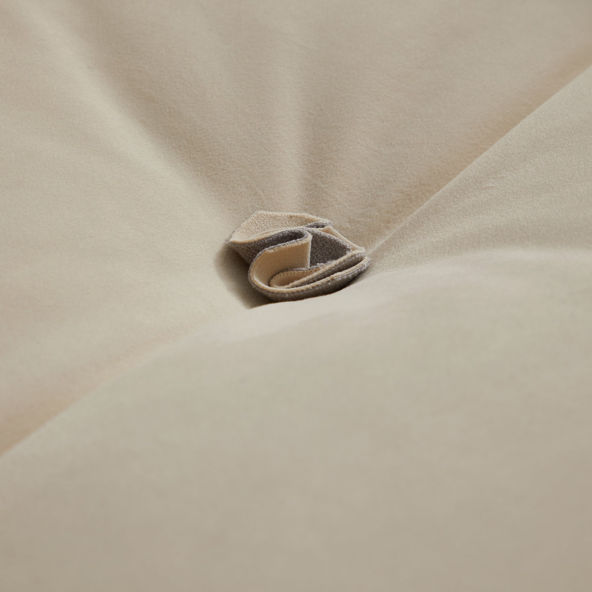 Canapé capitonné jaune beurre