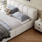 Lit en tissu bouclé moelleux