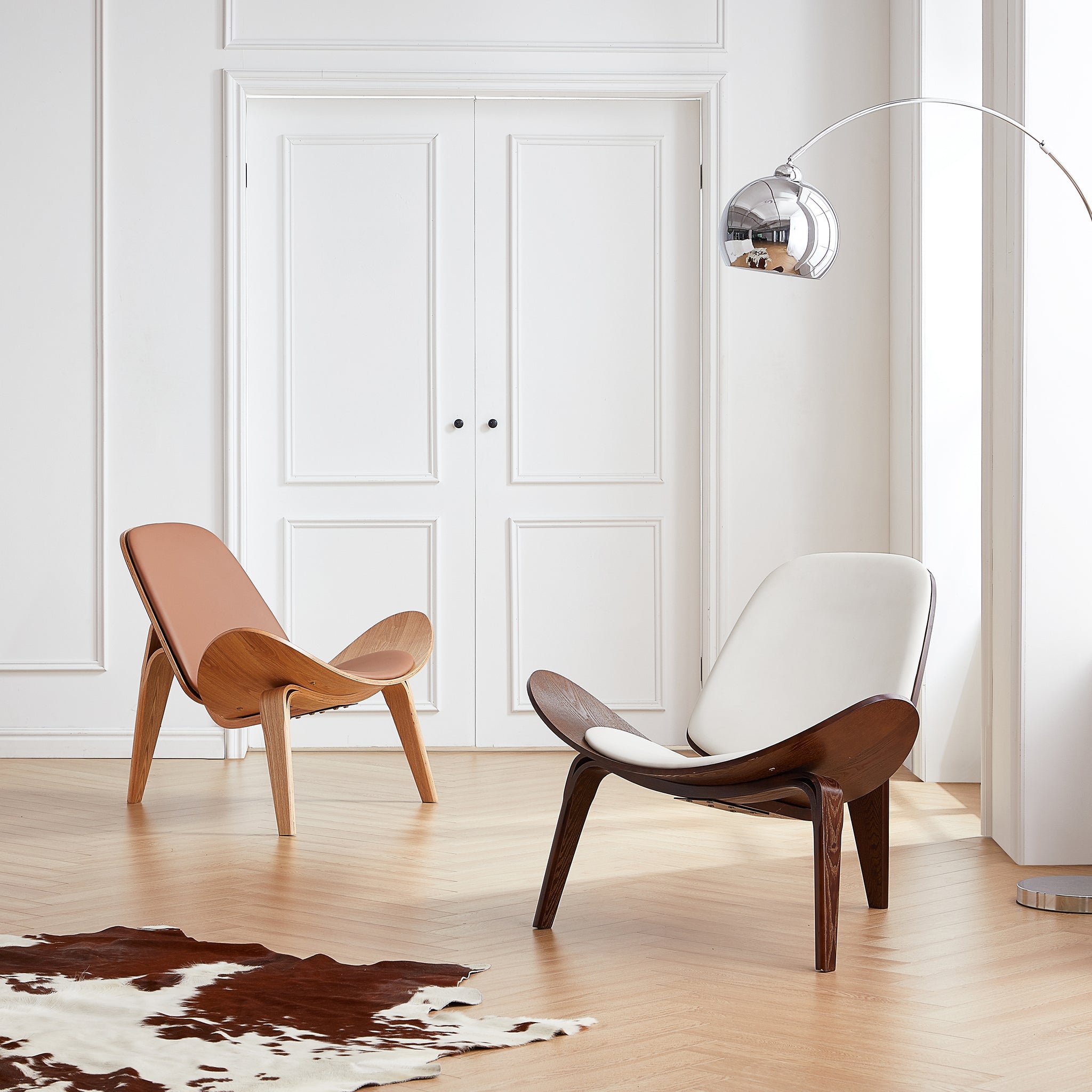 Chaise à coque noire Mermaid Wegner