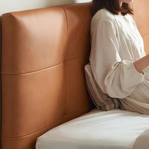 Lit en cuir couleur brique caramel