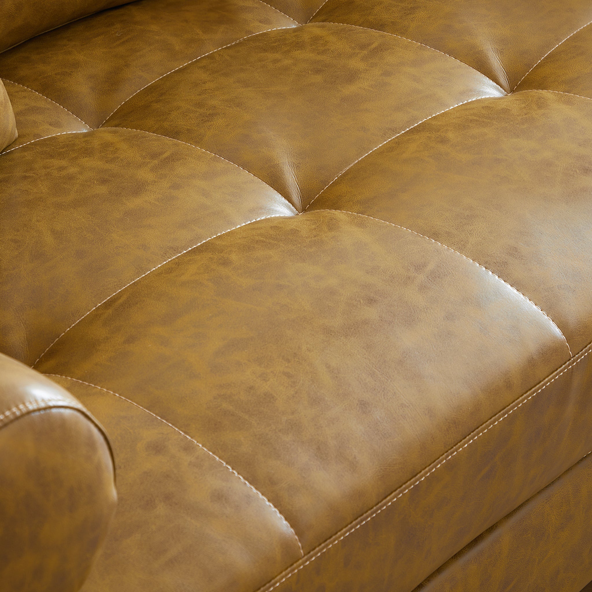 Causeuse en cuir beige rétro de style milieu de siècle