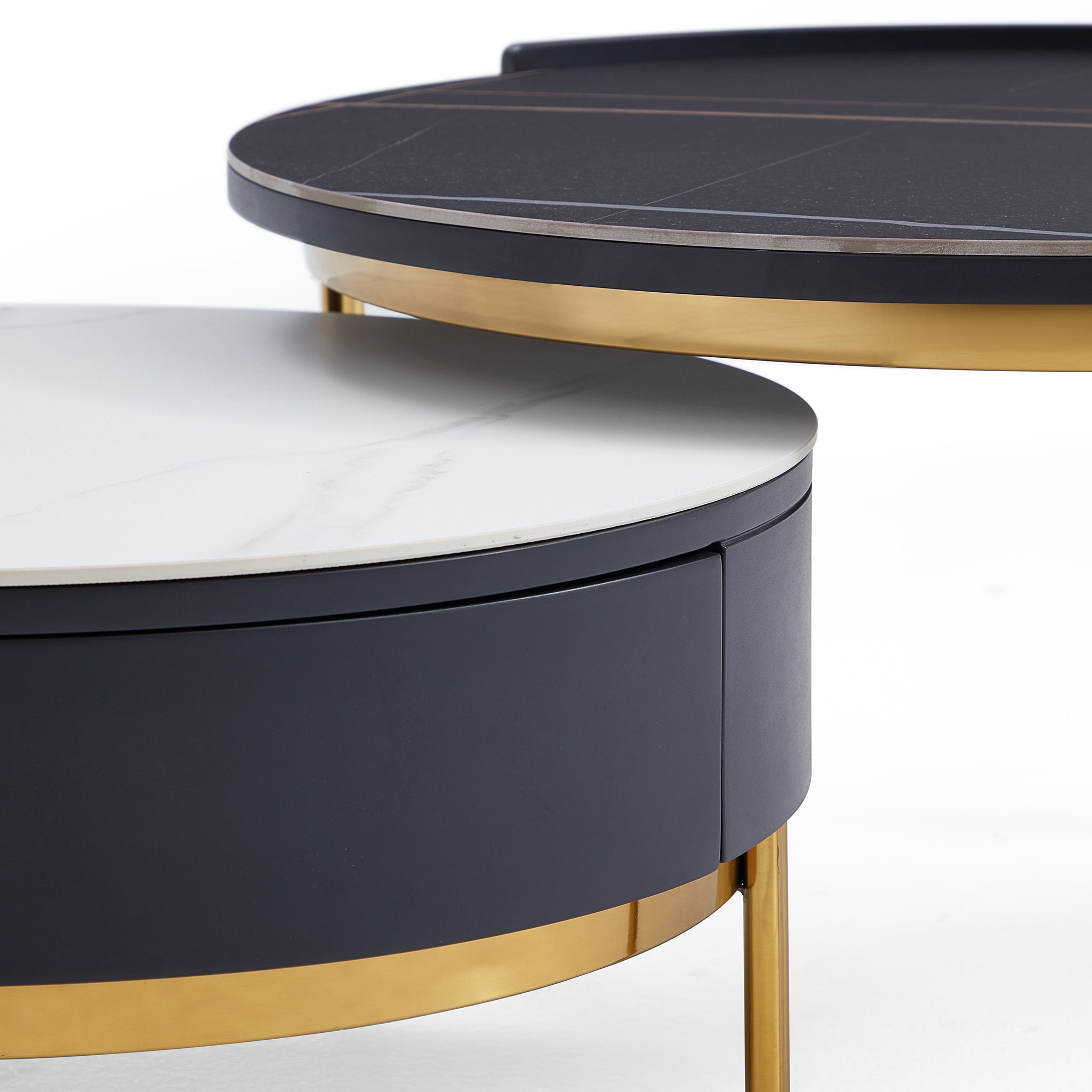 Ensemble de tables basses nobles dorées