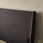 Lit en cuir crème truffe