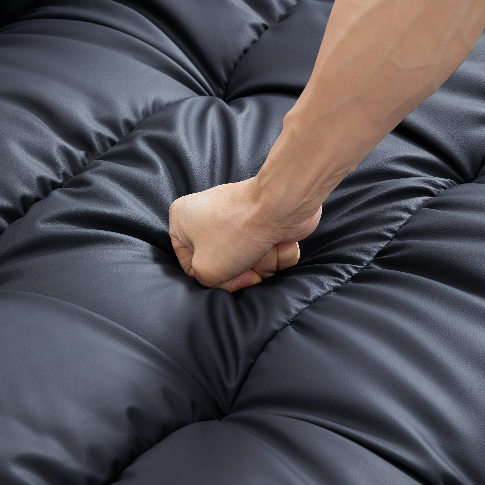 Canapé et pouf Boba en cuir noir