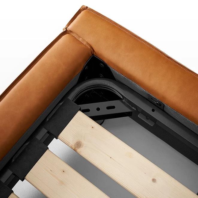 Lit en cuir cannelle