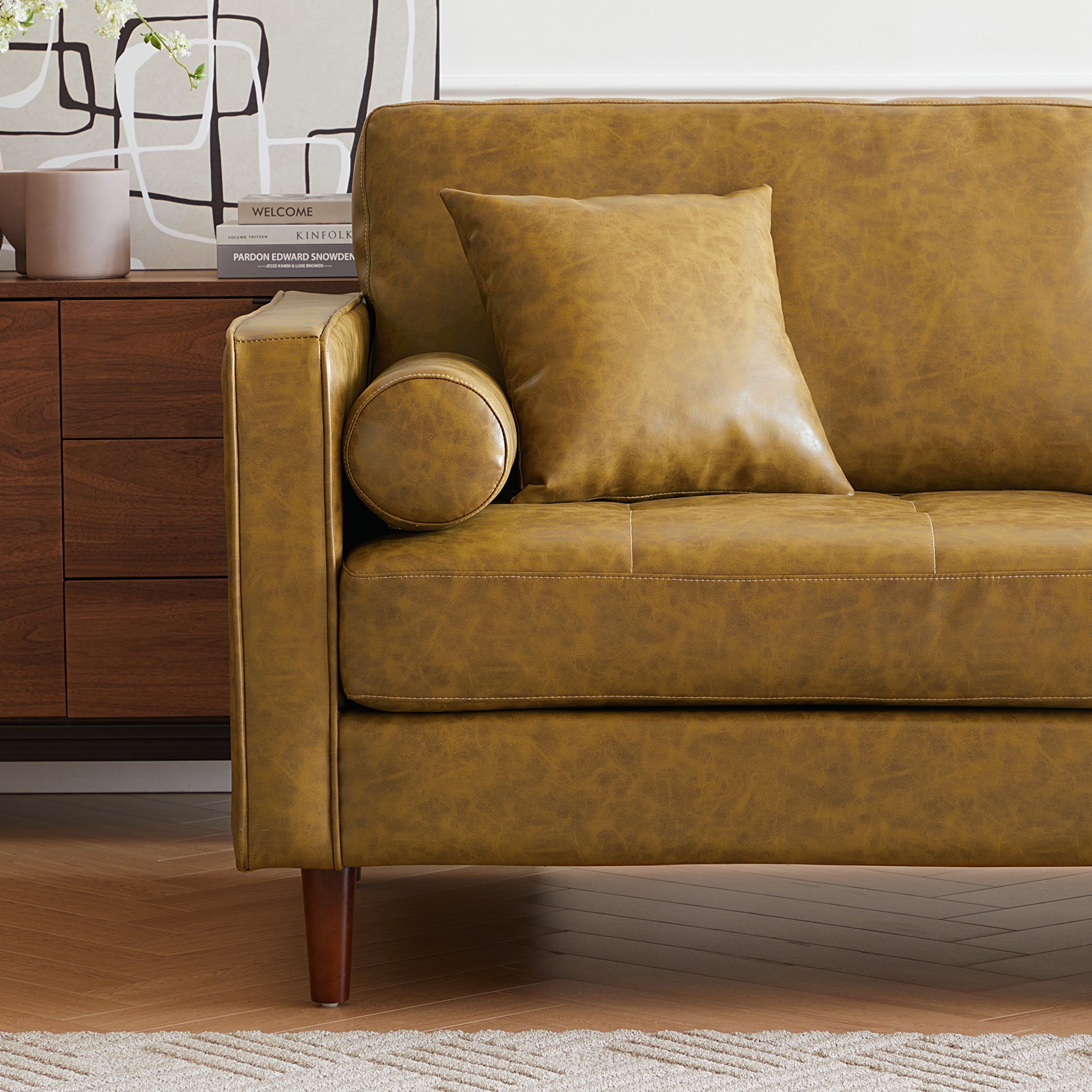 Causeuse en cuir beige rétro de style milieu de siècle