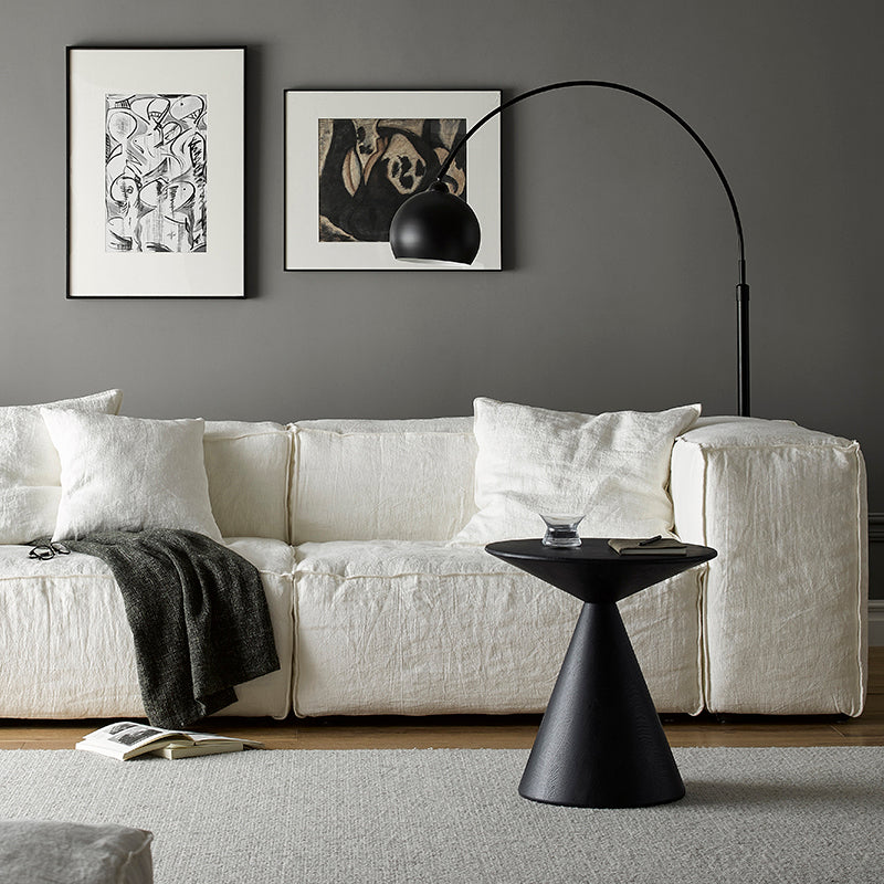 Table d'appoint en chêne en forme de cône Raven