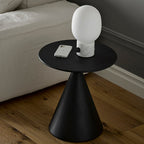 Table d'appoint en chêne en forme de cône Raven