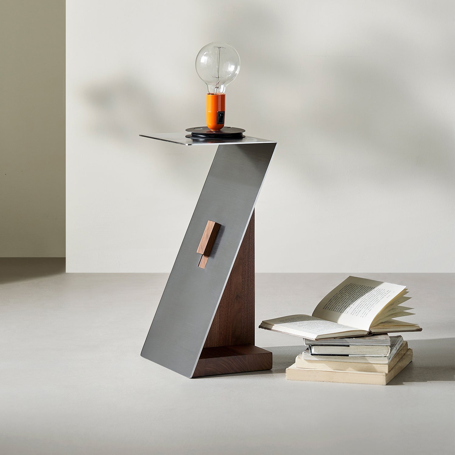 Table d'appoint en acier inoxydable Locke