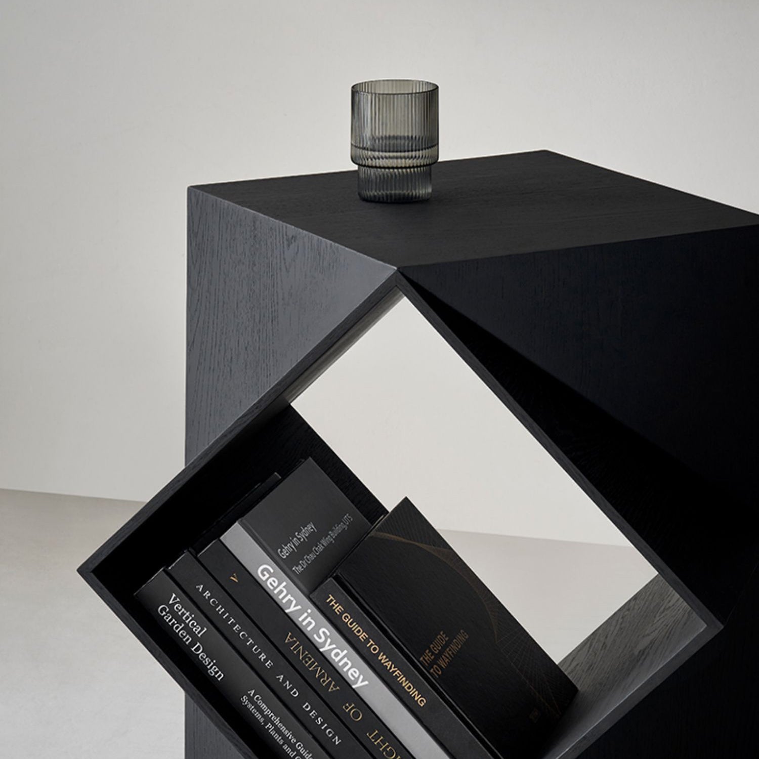 Table d'appoint en bois massif Polyhedron