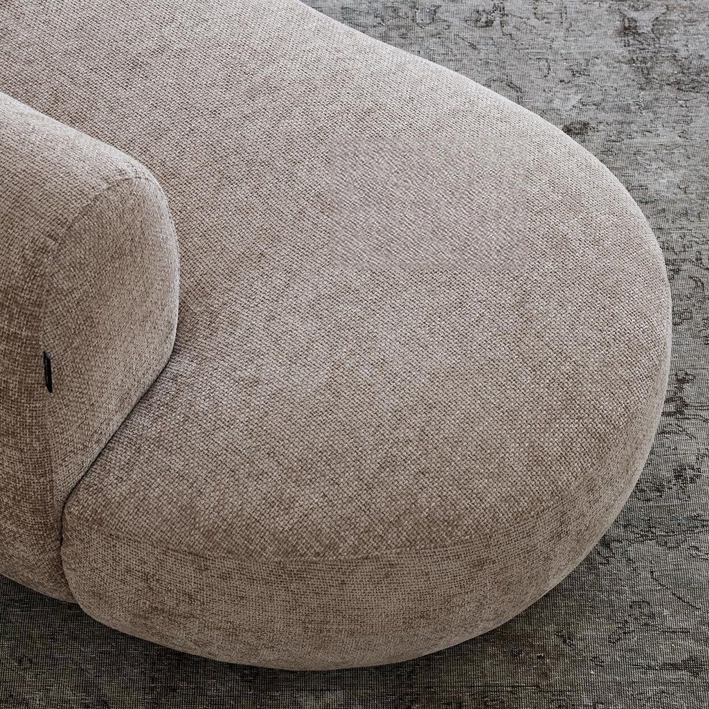 Canapé sectionnel ouvert et incurvé Nestled