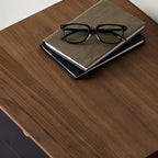 Table de chevet en racine de cèdre