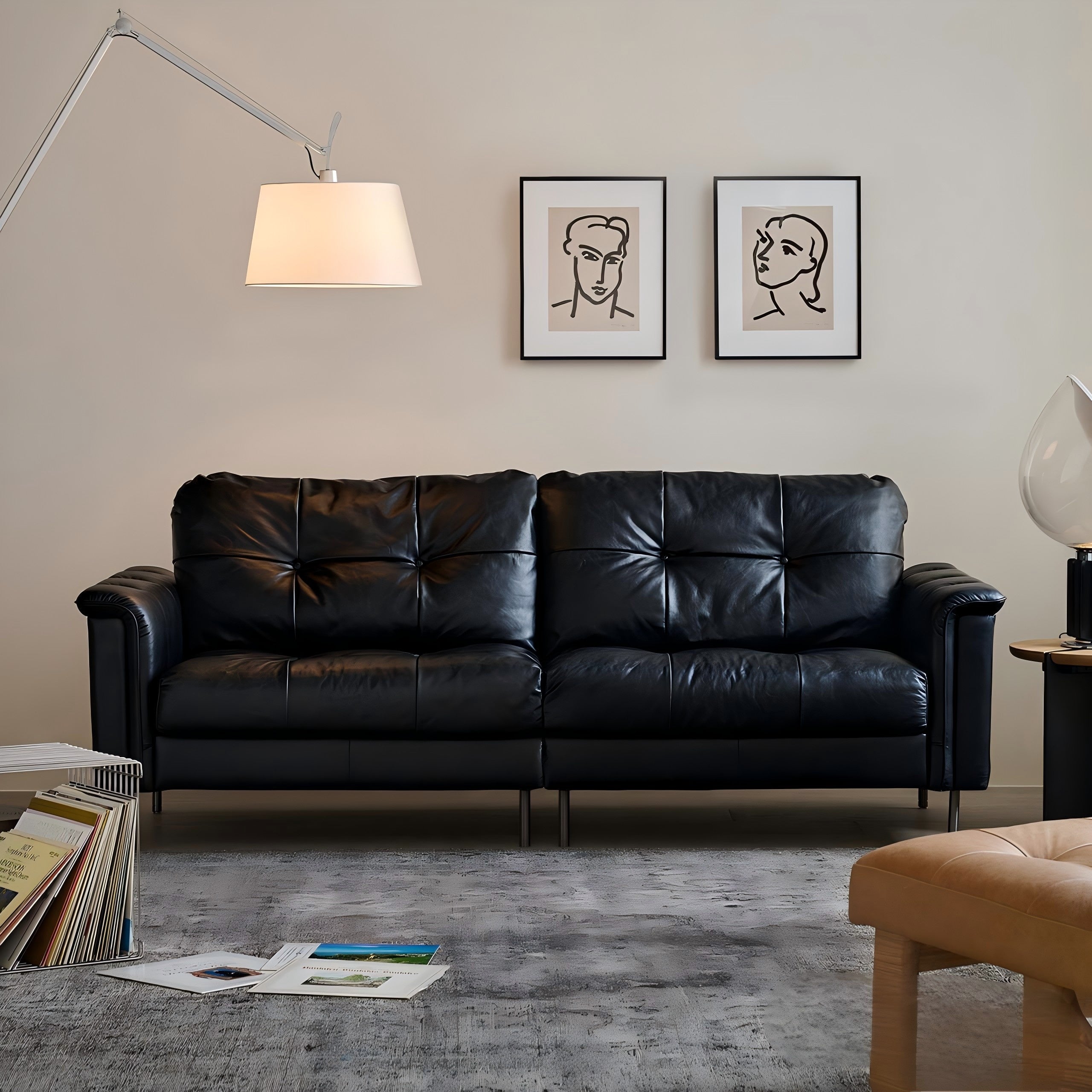 Canapé baroque capitonné en cuir noir 