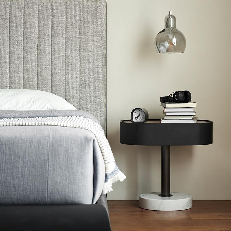 Table de chevet à pois en marbre