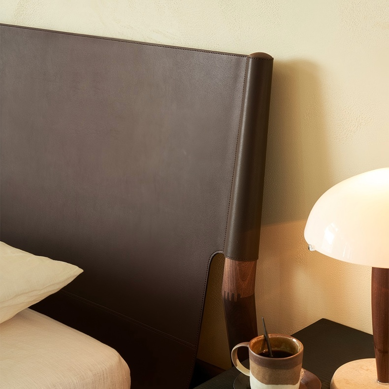 Lit en cuir crème truffe