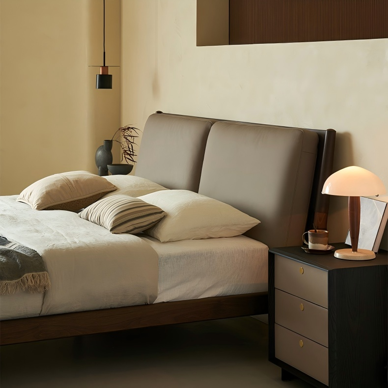 Lit en cuir crème truffe