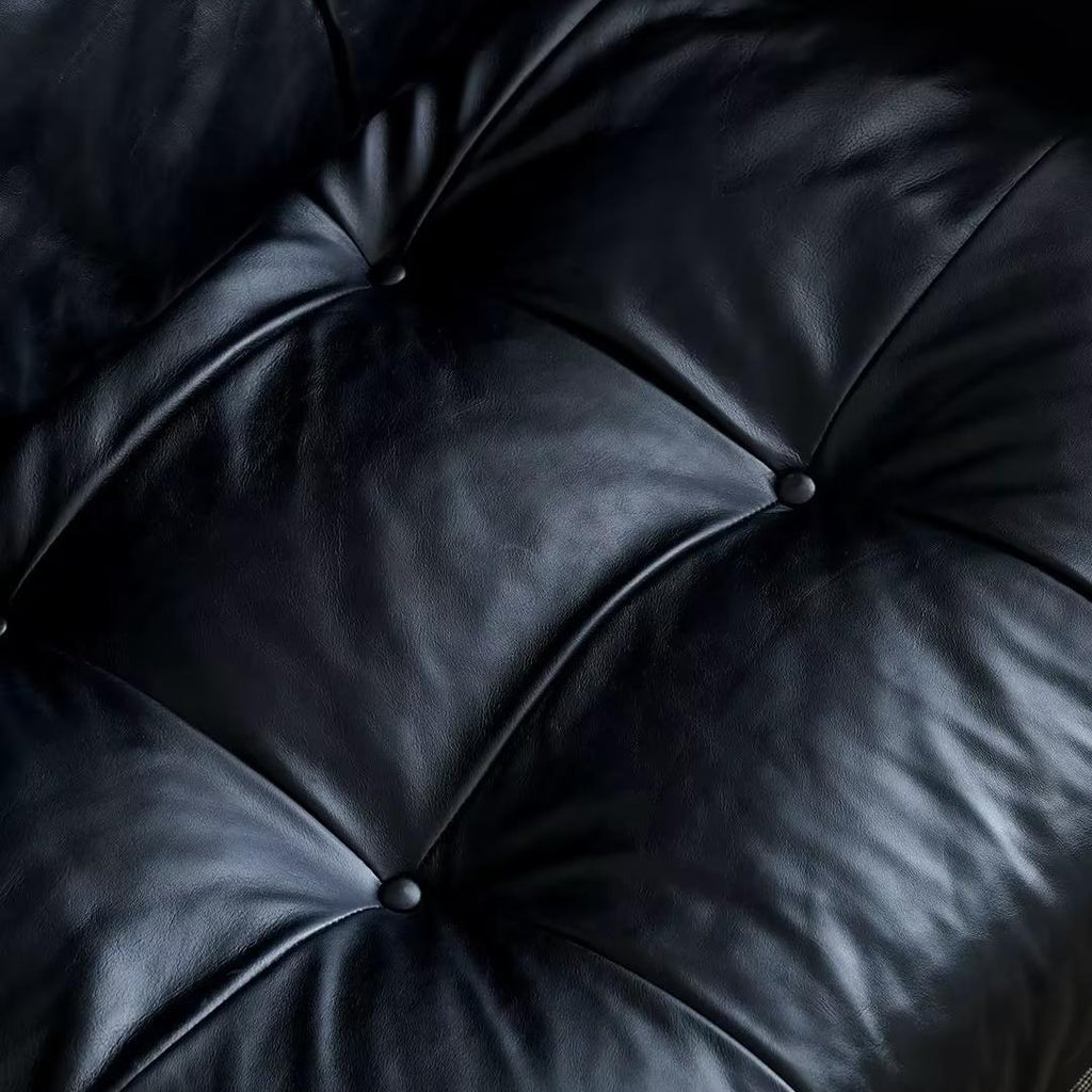 Canapé baroque capitonné en cuir noir 