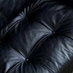 Canapé baroque capitonné en cuir noir 